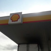 Testeira e logotipo Shell