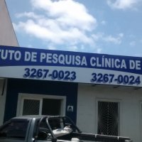 Fachada met�lica  com  lona instalada,  impress�o em alta defini��o.