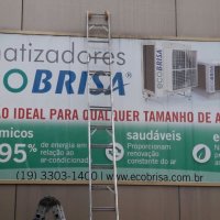 Instala��o de painel no Shopping Unimart